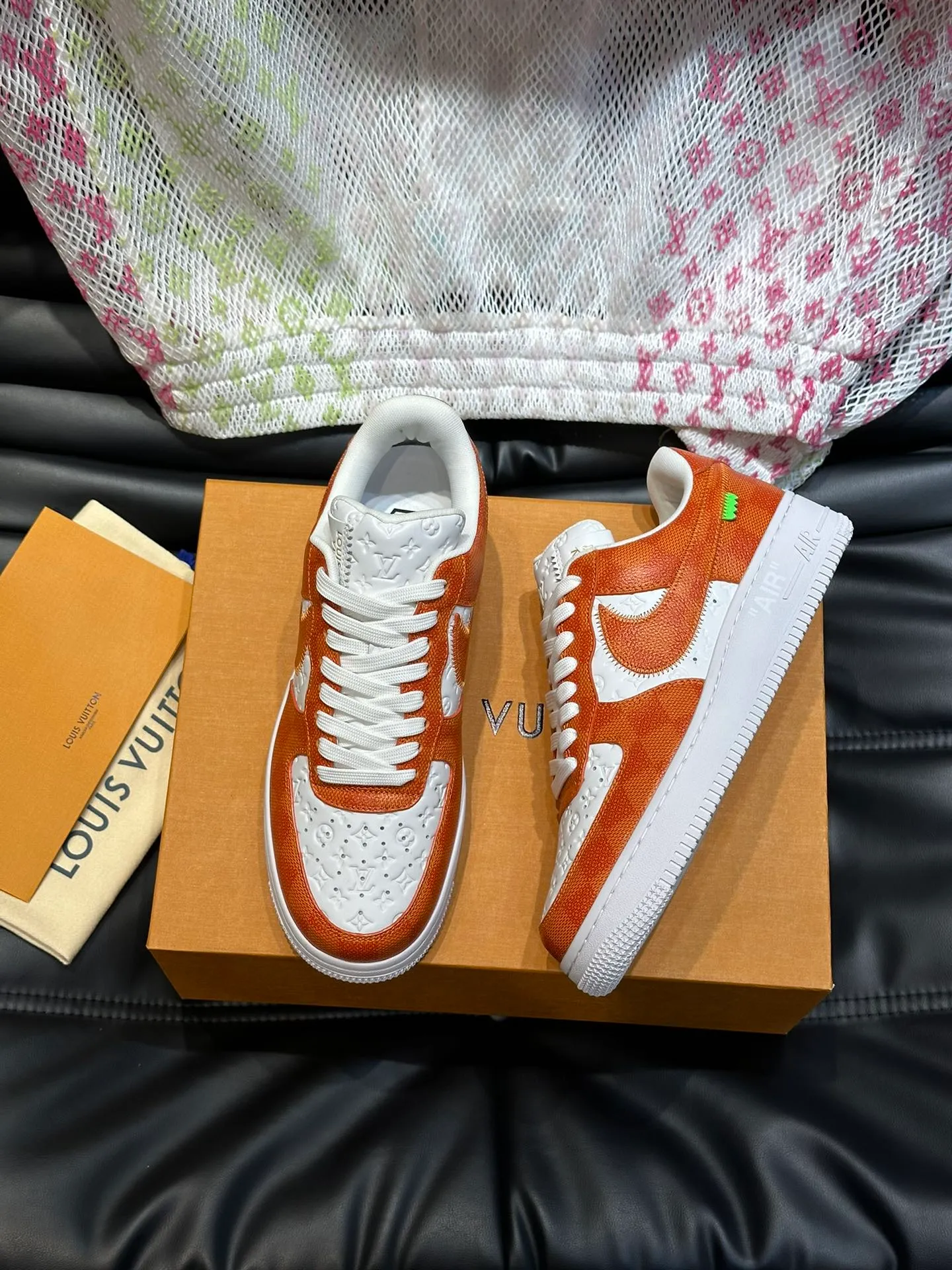 p440《*OUIS *UITTO*》x OFF-WHITE x Nike tripartite collaboration! Trendy and cool men's casual sports shoes with unrivaled color matching. The design idea basically continues the style of THE TEN. The Swoosh line and tongue label have a very familiar visual effect and are both fashionable and trendy! A must-have for fashionistas! The effect on your feet is absolutely stunning!  Size: 39-45